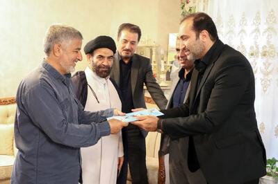 دیدار مسئولان بنیاد شهید با یک آزاده‌ دفاع مقدس