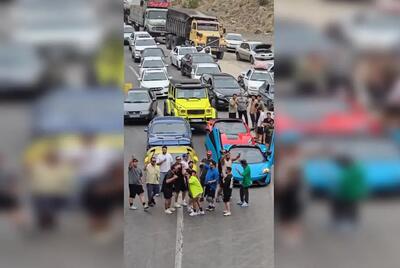 جنجال بستن جاده فیروزکوه با خودروهای لاکچری