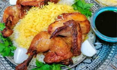 طرز تهیه مرغ کَره‌ای با خوراک شاه پلو؛ ترکیب اکبر جوجه و شاه پلو