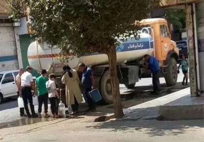 حصارک پایین در بی‌آبی؛ نسخه مسئولان همچنان تانکر آب است! - تسنیم
