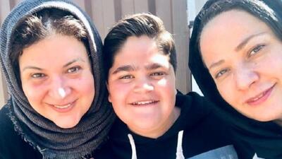 تصویر روز | «هما و فهیمه» در پشت صحنه سریال پایتخت | گلی شی