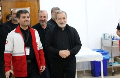 بازدید عراقچی از درمانگاه هلال‌احمر ایران در نجف اشرف