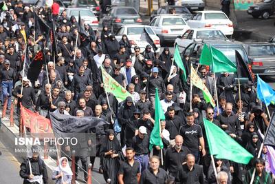 همکاری شهروندان تهرانی با پلیس راهور در مراسم راهپیمایی جاماندگان اربعین حسینی