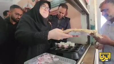 پذیرایی سخنگوی دولت از زائران در مسیر زوار اربعین حسینی - مهران