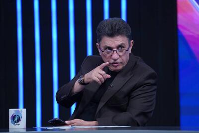 عکس| ساعت ۵,۵۰۰,۰۰۰,۰۰۰ تومانی امیر قلعه‌نویی در برنامه فوتبال برتر - پارس فوتبال