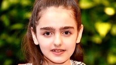 نگاهی به استایل عروسکی و شیک نیوشا علیپور، موموی سریال «بچه مهندس» در آغوش مریلا زارعی/ پرنسس دیزنی‌لند برازندشه
