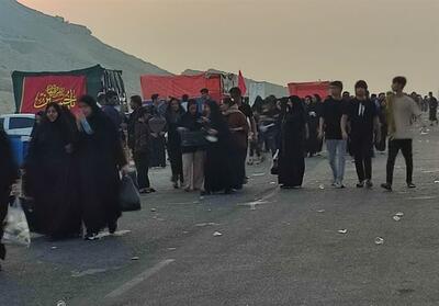 پیاده‌روی باشکوه جاماندگان اربعین حسینی در بندر دیر - تسنیم