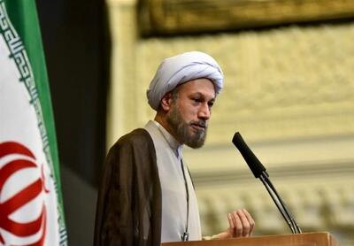 امام جمعه شیراز: ما یک ایران تنها بیشتر نیستیم و طرف مقابل همه کفر هستند