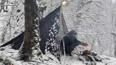 کمپینگ شبانه در برف شدید در جنگل های گیلان