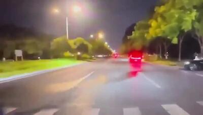 فیلم عبور خودرو با سرعت وحشتناک از کنار عابر