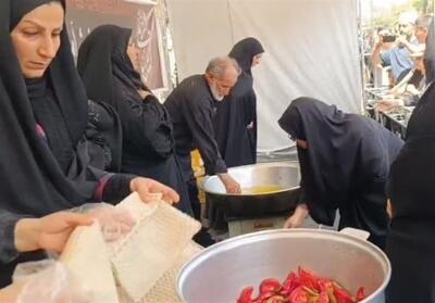 بانوان موکب ام‌المصائب رباط‌کریم جاماندگان اربعین را میهمان کردند+تصویر و فیلم - تسنیم