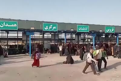 کمبود اتوبوس در پایانۀ مرزی مهران (فیلم)