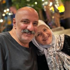 عکس/ مادرشوهر واقعی همای سریال پایتخت در آغوش پسرش | اقتصاد24