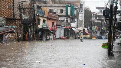 بیش از ۳۰۰ نفر بر اثر بارندگی و سیل در پاکستان جان باختند