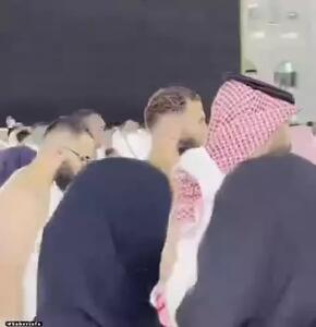 حضور کریم بنزما در بیت‌الله الحرام