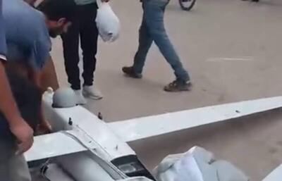 فیلم/غنیمت پهپاد جاسوسی اسرائیلی توسط اهالی غزه