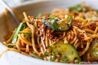 طرز تهیه سالاد نودل سرد معروف آسیایی و سس خوش طعم چیلی کریسپ