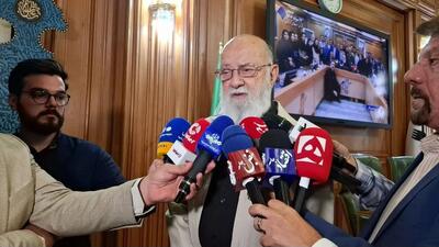 چمران، رئیس شورای شهر تهران: برای نصب دکل‌های ارتباطی باید از شهرداری مجوز گرفته و عوارض سالیانه پرداخت شود / این شرکت‌ها سود‌های کلان می‌برند و طبیعی است که باید سهم شهر و شهروندان را نیز بپردازند / در سال‌های اخیر شهرداری کوتاهی کرده و بسیاری از دکل‌ها بدون مجوز نصب شدند
