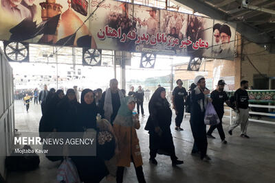 شبکه حمل و نقل اربعین تا انتقال کامل زوار در مهران ادامه دارد