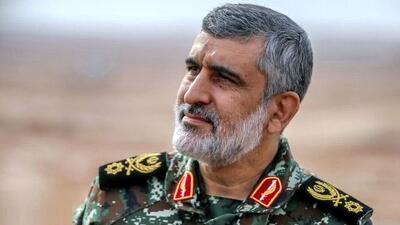 عکس سفر در زمان / سردار حاجی زاده و سردار باقری 2 سردار شهید جنگ ۱۲ روزه، هنگام کار بر روی یک موشک ایرانی / ۳۸ سال پیش