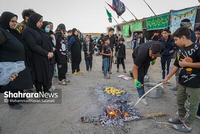مجموعه‌های مردمی در تدارک پذیرایی از زائران دهه آخر صفر ۱۴۰۴ در مشهد + فیلم
