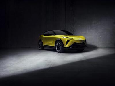 رونمایی رسمی آکورا از شاسی‌بلند تمام‌برقی RSX EV