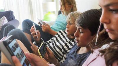 تلفن همراه برای نوجوانان فرصت یا تهدید / زنگ خطر وابستگی