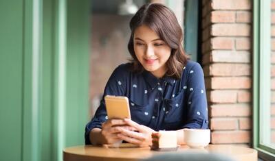پاسخگویی به تماس تلفن | شما بلافاصله به تماس های تلفنی تان پاسخ می دهید؟ / ۸ ویژگی افرادی که سریعا به تماس گوشی شان جواب می دهند