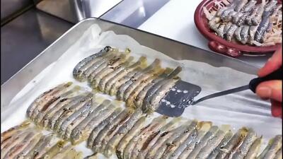 طرز پخت غذاهای مختلف با ماهی لوچ در توکیو (فیلم)