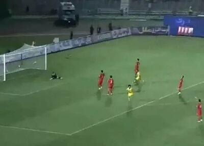 گل اول فجرسپاسی به پرسپولیس با ضربه دیدنی شهابی