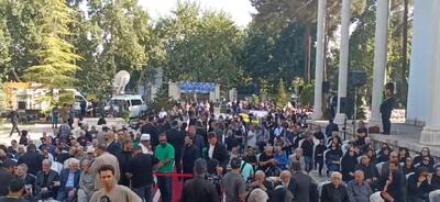 اولین تصاویر از حضور هنرمندان و مسئولین در مراسم تشییع استاد فرشچیان | ویدئو