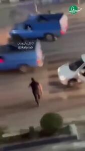 وحشت در چالوس؛ حمله به پژو ۲۰۶ و پاسخ راننده با مسلسل کلاشنیکف!/فیلم