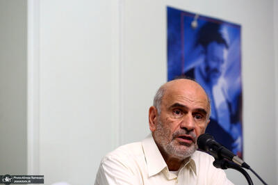 فرشاد مومنی: منافع آمریکا در شرایط منازعه قدرت‌های بزرگ، حفظ وضعیت بلاتکلیفی ایران است/ اگر توزیع قدرت را عادلانه نکنیم با بحران مواجه خواهیم شد/ دولتی که پرچمش به شعار عدالت مزین شده، قیمت نان را در عرض یک سال بیش از پنج بار افزایش داده است