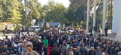 تصاویری از حضور هنرمندان در مراسم تشییع استاد فرشچیان / فیلم