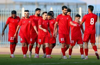 تماشاگران  پرسپولیس مقابل فجرسپاسی  از  قبرستان عبور کردند