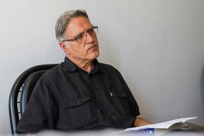 شبحی ما را می‌خواند