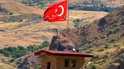 تصاویر برافراشته شدن پرچم ترکیه در خاک عراق!