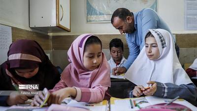 ۱۶ درصد مدارس کشور غیردولتی است/قانون ۳۰ ساعت شدن بیمه معلمان از مهرماه