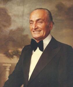 کدام سرمایه دار یهودی به محمدرضا پهلوی چک سفید امضا داد؟/ وقتی حتی سوئیچ ماشین محمد رضا پهلوی را به او ندادند