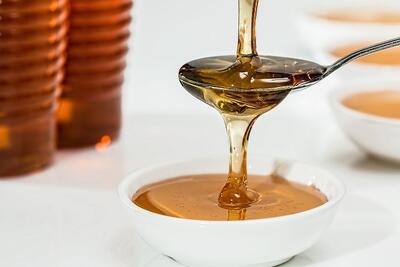 یک قاشق چایخوری عسل؛ نتیجه زحمت باور نکردنی 12 زنبور