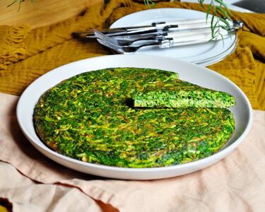 آموزش پخت کوکو سبزی با سبزی خشک به روش ساده و سریع