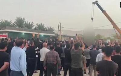 لحظه اعدام قاتل خانواده لارستانی در ملا‌عام و واکنش تماشاچیان+ فیلم
