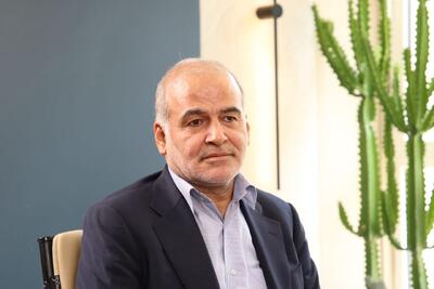 ویدیو/ کیومرث یزدان‌پناه، استاد ژئوپلیتیک دانشگاه تهران: ما گرفتار ژئوپلیتیک ناز و غمزه هستیم/ این پیغام آورد، او پسغام آورد؛ اگر قرار است مذاکره کنیم، مستقیم انجام دهیم/ پدر اقتصاد ایران را با واسطه و واسطه‌گری درآوردیم