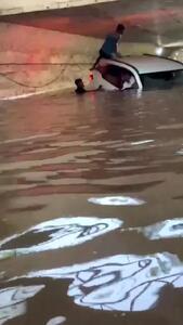ببنید| سیل شدید در شهر ۳۰ میلیون نفری هند