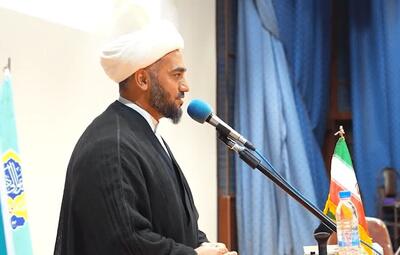 مساجد بم کانون جذب جوانان باشند