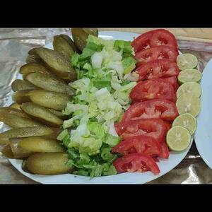 اینم مخلفات فلافلمون..خیار شورشم خونگیه...بعلت کم لطفیه خبری این روزها به کاربران ،قاب تصویر همه اش چاپ نمیشه ..برای شفای عاجل خبری صلوات..☺️