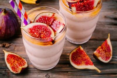 طرز تهیه اسموتی انجیر مناسب برای ورزشکاران (فیلم)