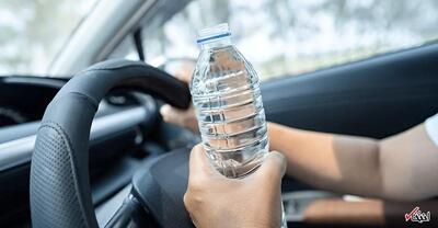 خطرات نوشیدن آب از بطری پلاستیکی رهاشده در خودروی داغ