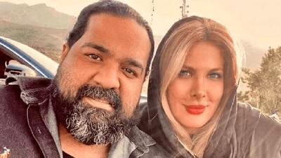 عکس ها / نگاهی به چیدمان خانه فوق هنری و رمانتیک رضا صادقی /  ازپیانوی سفید رنگ مدرن با ویوی تهران تا میز غذاخوری و 2 دختر زیبایش با گیتار ...