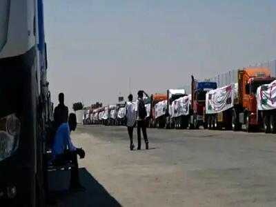 صف طولانی کامیون ها در انتظار ورود به غزه